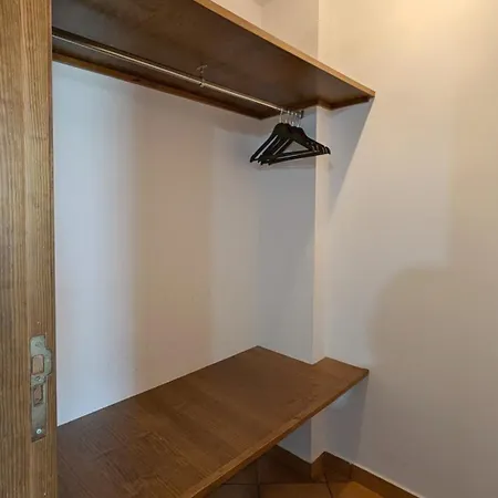 Con Piscina Cortinales Holiday home *